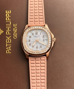 Patek Philippe aquanaut 5072r pink strap mother-of-pearl dial 35.6mm