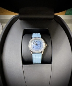 Patek Philippe aquanaut 5072r blue diamond 35.6mm