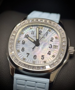 Patek Philippe aquanaut 5072r blue diamond 35.6mm