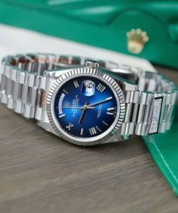 Rolex day-date 128236 dial blue weight 158gram 36mm