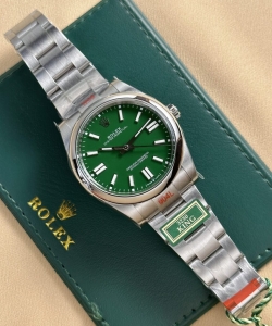 Rolex oyster perpetual 124300 green dial 41mm