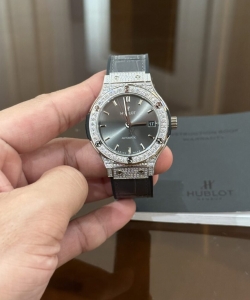 hublot classic fusion grey dial with diamond bezel 38mm