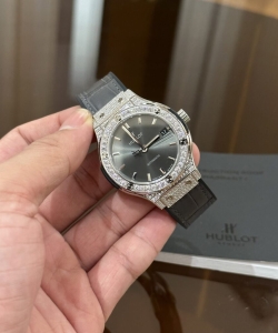 hublot classic fusion grey dial with diamond bezel 38mm