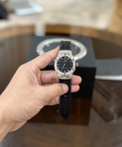 hublot classic fusion rep 1:1 watch with diamond bezel black 38mm