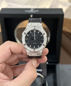 hublot classic fusion rep 1:1 watch with diamond bezel black 38mm