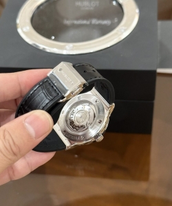 hublot classic fusion rep 1:1 watch with diamond bezel black 38mm