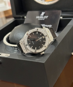 hublot classic fusion rep 1:1 watch with diamond bezel black 38mm