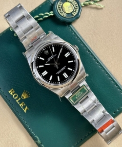 Rolex oyster perpetual 124300 black dial 41mm