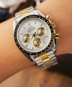 omega speedmaster moonwatch chronogarph demi gold 42mm