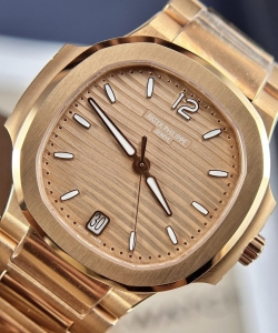 Patek Philippe nautilus 7118 rose gold 35.2mm