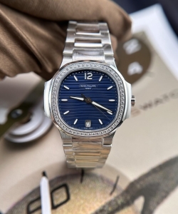 Patek Philippe nautilus 7118 blue dial stone bezel 35.2mm