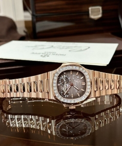 Patek Philippe nautilus 5724 gold wrapped diamond moissanite 40mm