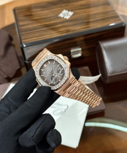 Patek Philippe nautilus 5724 gold wrapped diamond moissanite 40mm