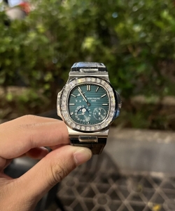 Patek Philippe nautilus 5722g with diamond moissanite 40mm