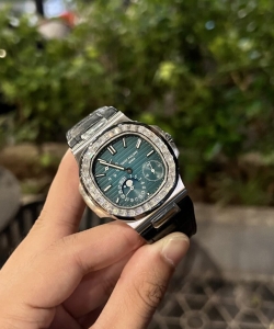 Patek Philippe nautilus 5722g with diamond moissanite 40mm