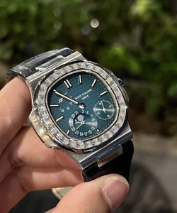 Patek Philippe nautilus 5722g with diamond moissanite 40mm