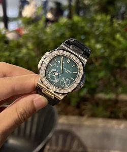 Patek Philippe nautilus 5722g with diamond moissanite 40mm