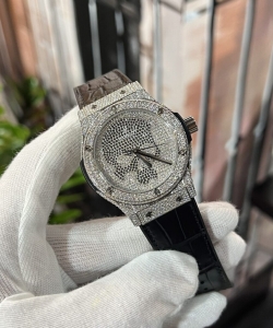 hublot classic fusion with moissanite leather strap 42mm