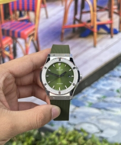 hublot classic fusion green dial with stone jj+ 42mm