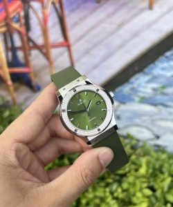 hublot classic fusion green dial with stone jj+ 42mm