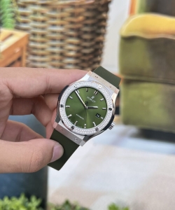 hublot classic fusion green dial with stone jj+ 42mm