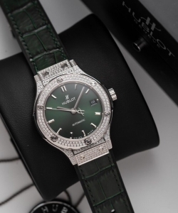 hublot classic fusion titanium green full diamond 38mm