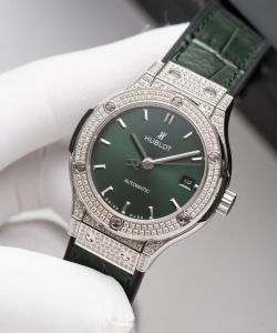 hublot classic fusion titanium green full diamond 38mm