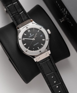 hublot classic fusion titanium black 38mm