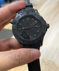 omega seamaster black ceramic case rubber strap 42mm