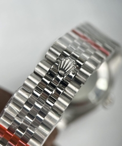 Rolex datejust jubilee strap with mother of pearl dial 31mm