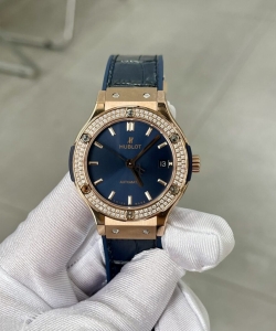 hublot classic fusion blue with diamond bezel 38mm