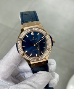 hublot classic fusion blue with diamond bezel 38mm