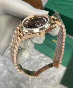 Rolex day-date 228235 rose gold chocolate dial v2 40mm