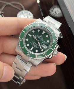 Rolex submariner 116610lv hulk 40mm