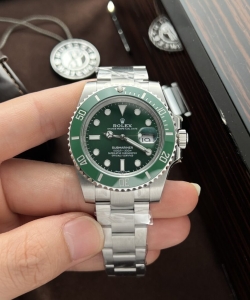 Rolex submariner 116610lv hulk 40mm