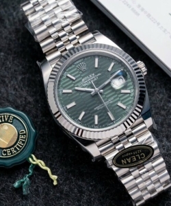 Rolex datejust 126334 green dial jubilee strap clean 41mm