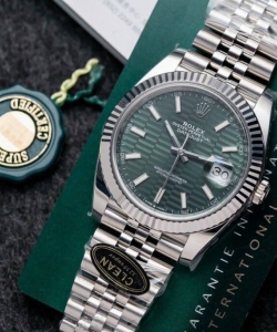 Rolex datejust 126334 green dial jubilee strap clean 41mm