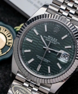 Rolex datejust 126334 green dial jubilee strap clean 41mm