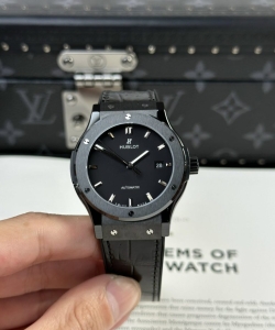 hublot classic fusion ceramic refined black 42mm