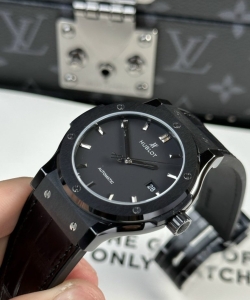 hublot classic fusion ceramic refined black 42mm