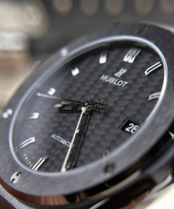 hublot classic fusion refined ceramic carbon dial 42mm