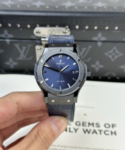 hublot classic fusion ceramic refined blue dial 42mm