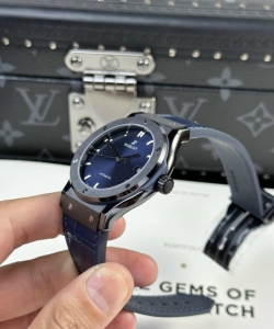 hublot classic fusion ceramic refined blue dial 42mm