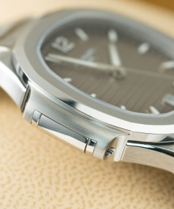 Patek Philippe nautilus 7118 grey dial 35.2mm