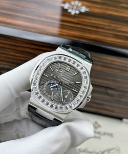 Patek Philippe nautilus 5722 grey dial with baguette 40mm