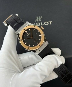 hublot classic fusionblack dial king gold bezel 42mm