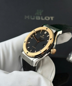 hublot classic fusionblack dial king gold bezel 42mm