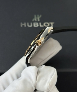 hublot classic fusionblack dial king gold bezel 42mm