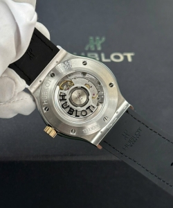 hublot classic fusionblack dial king gold bezel 42mm