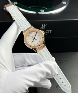 hublot classic fusion king gold womens white 33mm